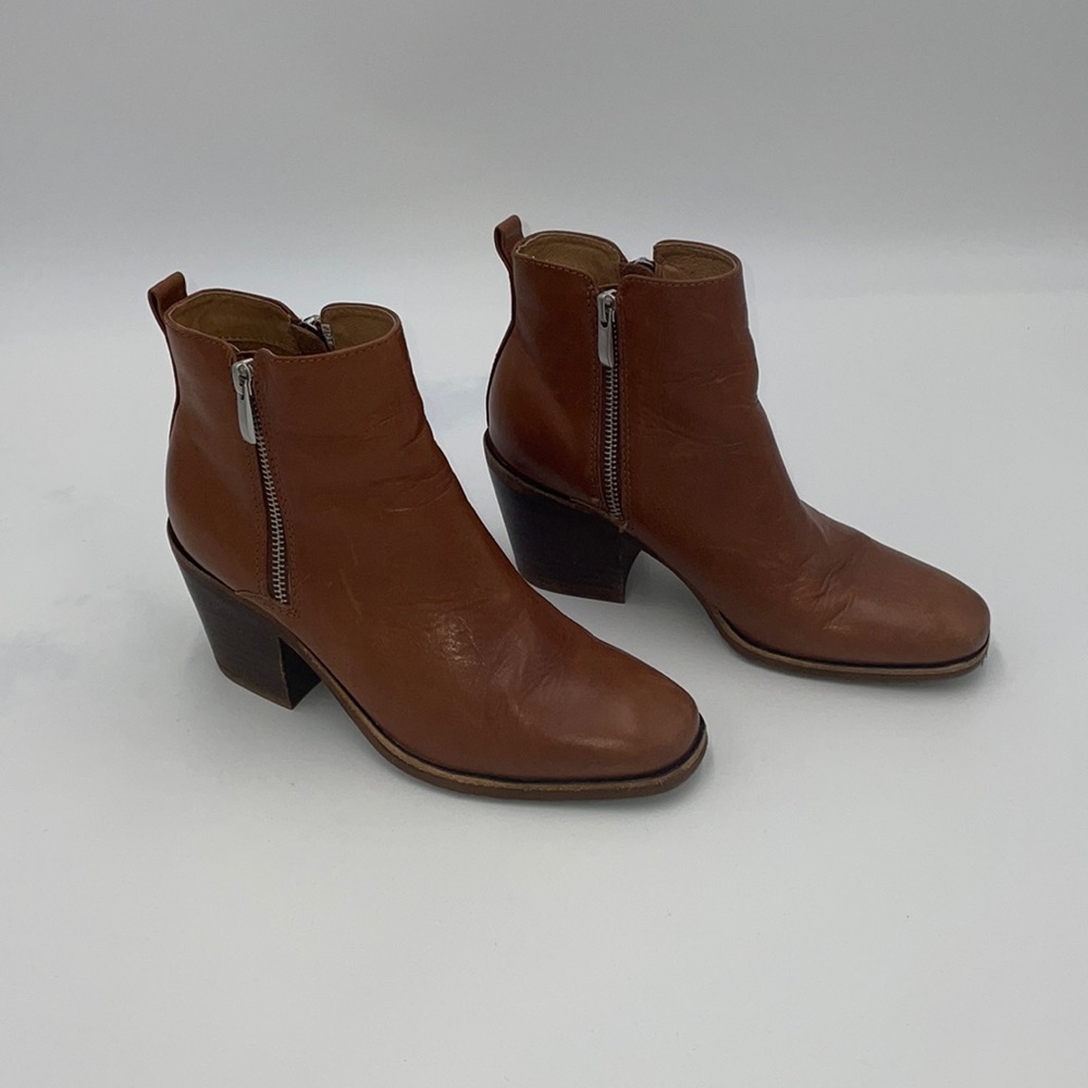 SOFFT LEATHER DOUBLE ZIPPER HEELED ANKLE BOOTS SIZE 7 1/2